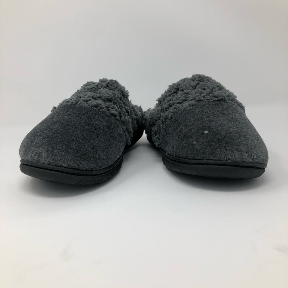Women’s fuzzy slippers